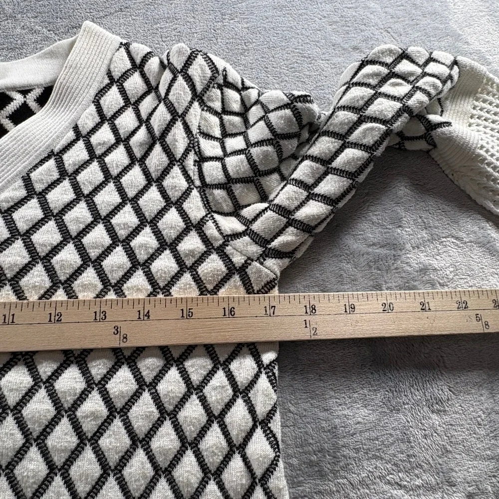 St. John Wool Blend Sweater Women Size 8 White Black Argyle Knit Pullover Casual